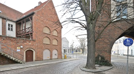 Die Praxis in der Stralsunder Stadtmauer, neben dem Theater